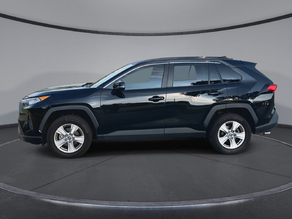 Used 2021 Toyota RAV4 XLE FWD image 5