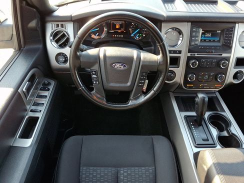Used 2016 Ford Expedition XLT image 21