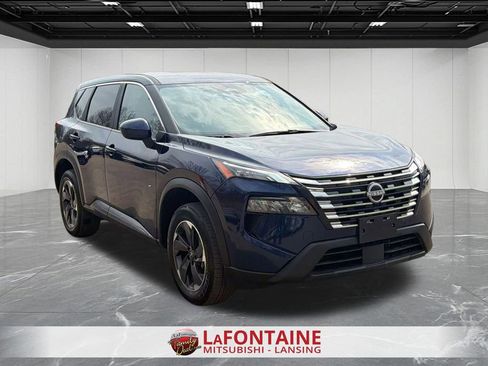 Used 2025 Nissan Rogue SV AWD/4WD image 2