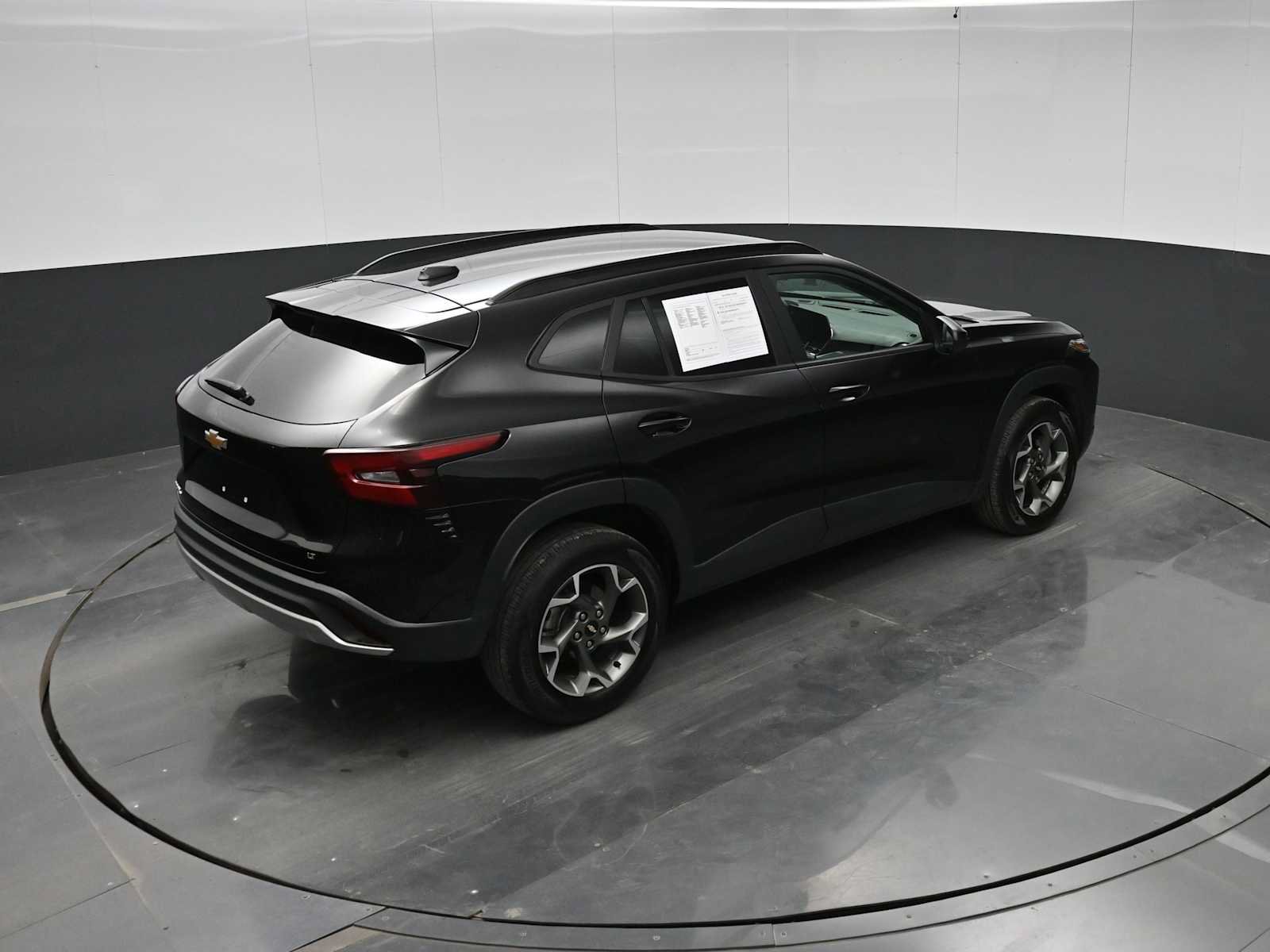 Used 2025 Chevrolet Trax LT FWD image 33