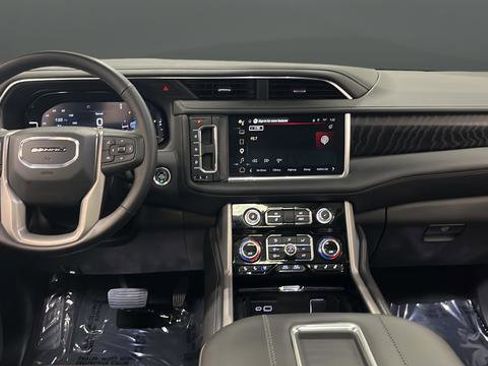 Used 2024 GMC Yukon XL Denali AWD/4WD image 11