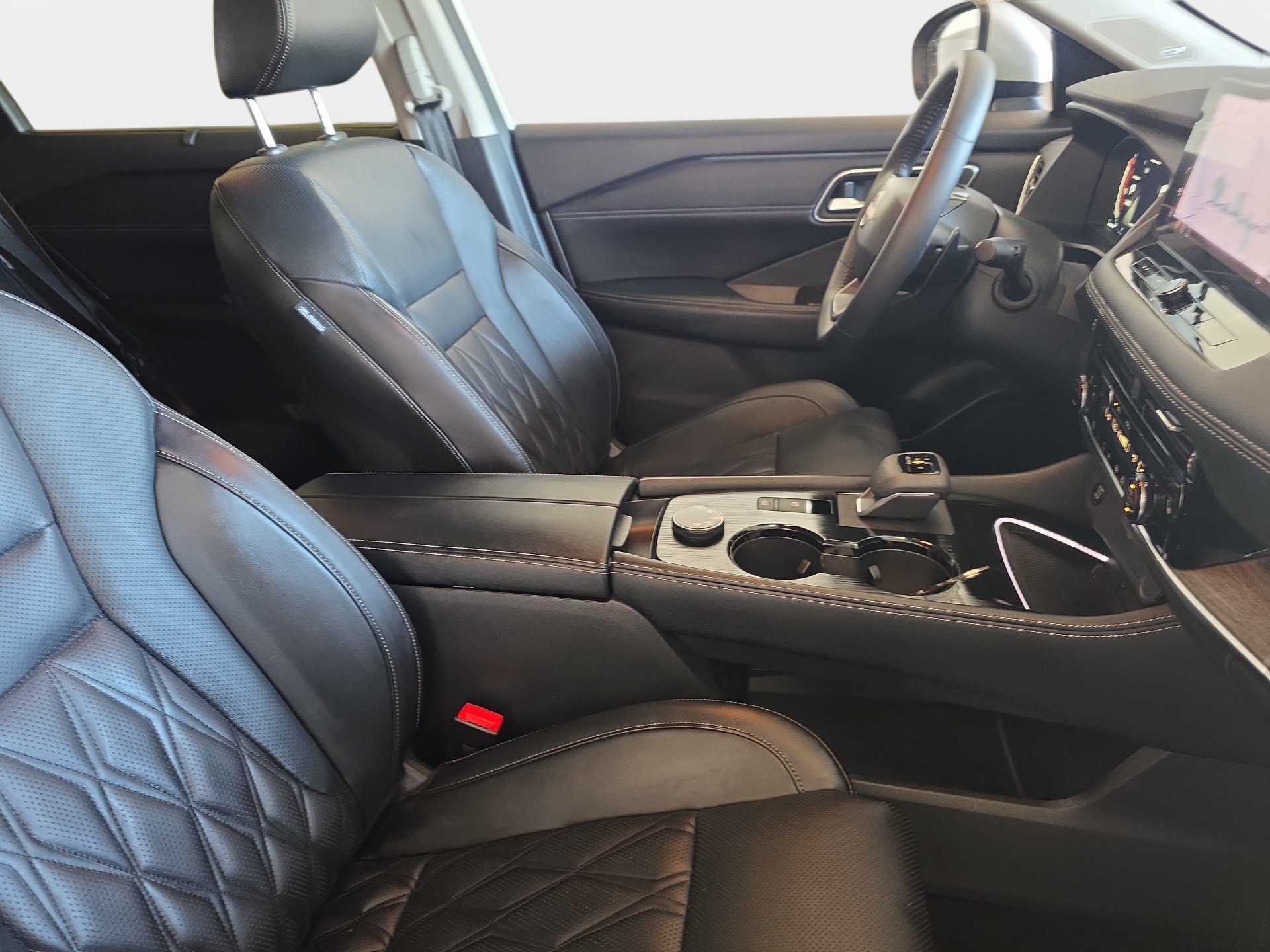 Used 2026 Nissan Rogue Platinum w/ Platinum Premium Package AWD/4WD image 10