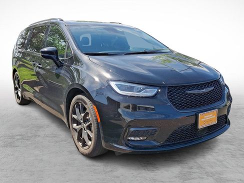 Used 2026 Chrysler Pacifica Limited w/ S Appearance Package FWD image 3