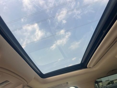 Used 2019 GMC Yukon XL Denali w/ Denali Ultimate Package image 12