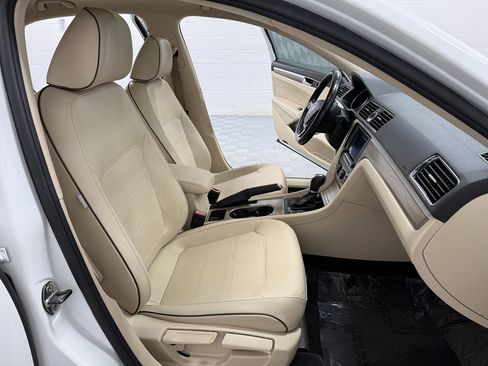 Used 2017 Volkswagen Passat 1.8T SE FWD image 14