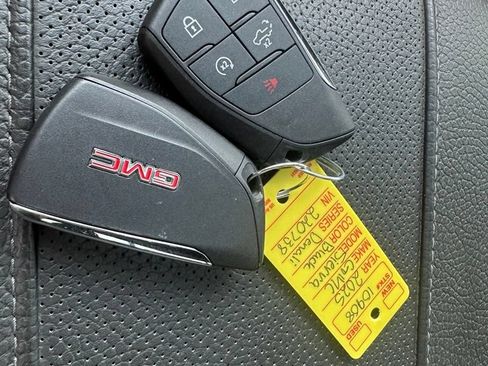 Used 2025 GMC Sierra 1500 Denali AWD/4WD image 8