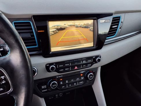 Used 2017 Kia Niro Touring image 21