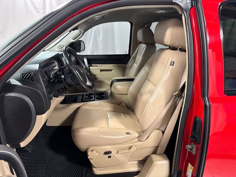Used 2011 Chevrolet Silverado 1500 LT w/ Texas Edition RWD image 3