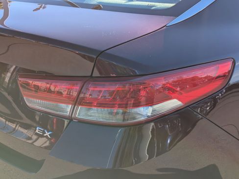 Used 2016 Kia Optima EX w/ Premium Package image 11