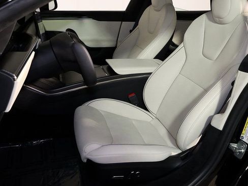 Used 2023 Tesla Model S Plaid image 4