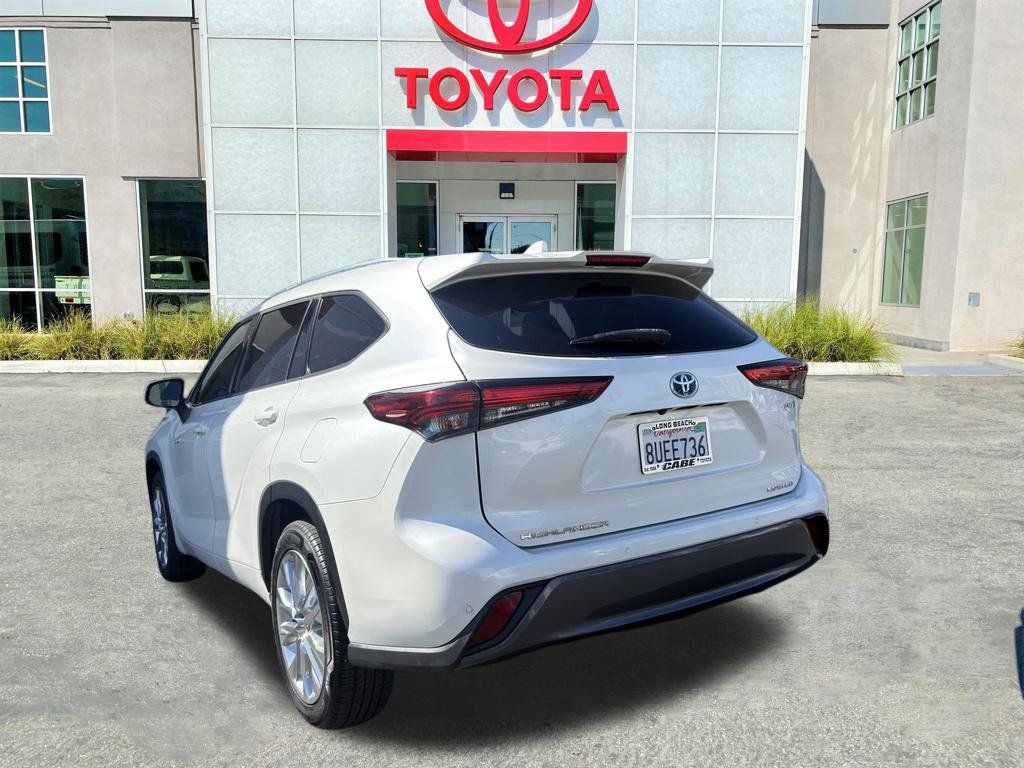 Used 2021 Toyota Highlander Limited FWD image 5