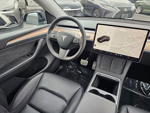 Used 2023 Tesla Model Y Performance image 27