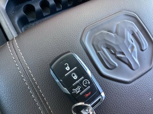 Used 2025 RAM 1500 Laramie image 33