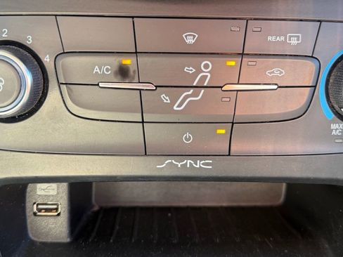 Used 2017 Ford Focus SE FWD image 13