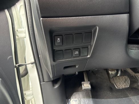 Used 2018 Nissan Pathfinder S image 27