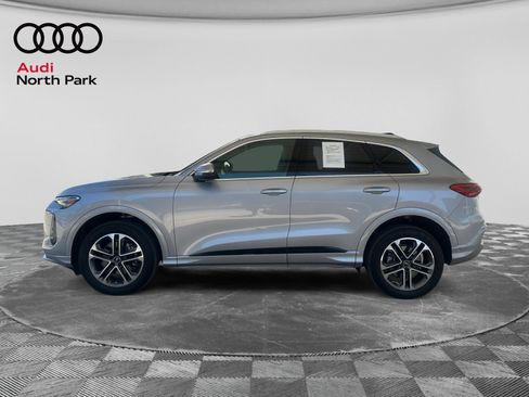 Used 2025 Audi Q5 Premium AWD/4WD image 2