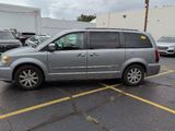 Used 2015 Chrysler Town & Country Touring-L w/ Driver Convenience Group image 3
