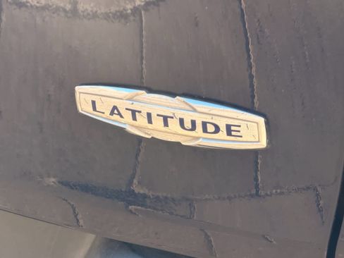 Used 2015 Jeep Cherokee Latitude w/ Comfort/Convenience Group image 9