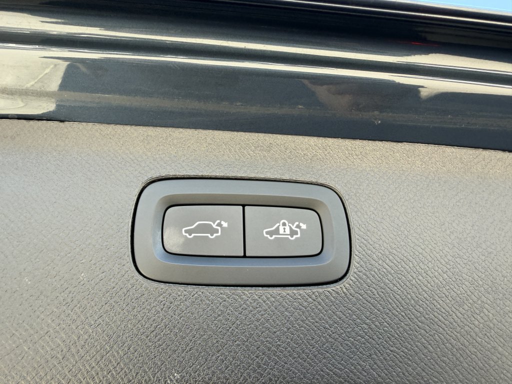 Used 2023 Volvo XC90 B5 Core w/ Protection Package AWD/4WD image 38