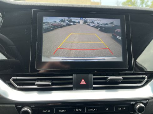 Used 2020 Kia Niro LXS FWD image 29