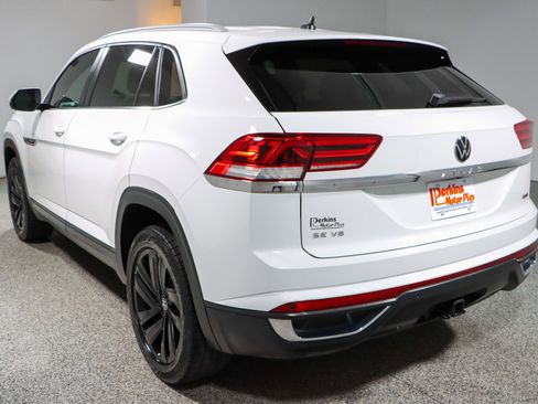 Used 2022 Volkswagen Atlas Cross Sport SE w/ Black Wheel Package AWD/4WD image 9