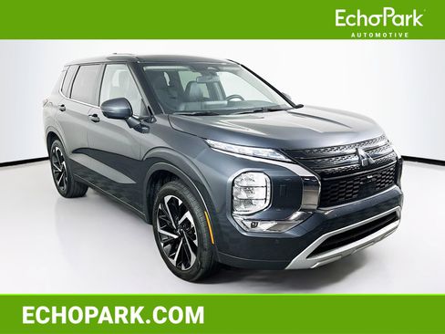 Used 2024 Mitsubishi Outlander SE image 1