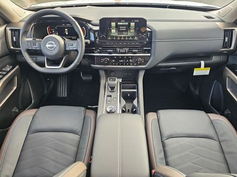 New 2025 Nissan Pathfinder Platinum w/ Cargo Package image 9