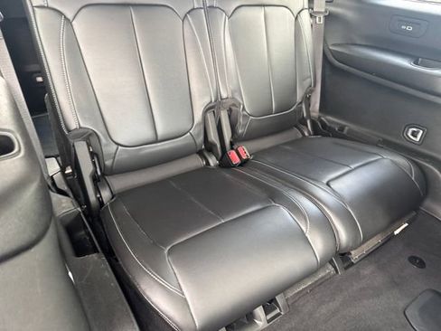 Used 2022 Jeep Grand Cherokee L Limited image 15