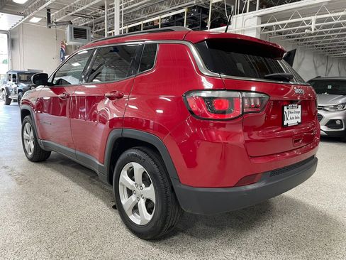 Used 2017 Jeep Compass Latitude FWD image 3