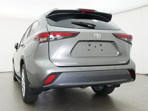 New 2026 Toyota Highlander Limited image 25