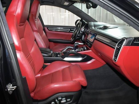 Used 2021 Porsche Cayenne Turbo w/ Assistance Package image 55