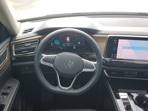 Certified 2024 Volkswagen Atlas SE w/ Panoramic Sunroof Package FWD image 20