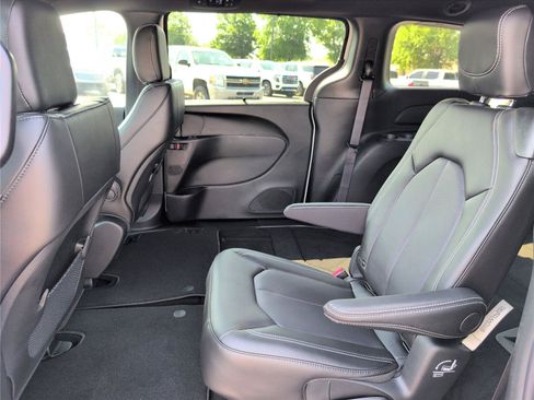 New 2027 Chrysler Pacifica LX FWD image 35