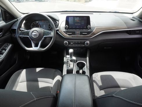 Certified 2024 Nissan Altima 2.5 SV FWD image 11
