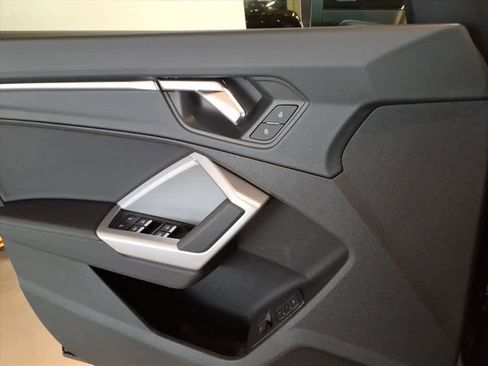 Certified 2025 Audi Q3 2.0T Premium w/ Convenience Package image 18