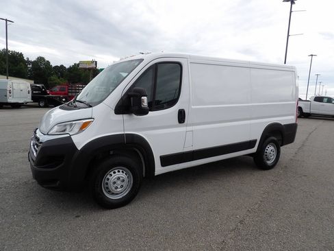 Used 2025 RAM ProMaster 2500 w/ U-Haul Equipment Group FWD image 3