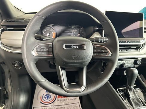 Used 2023 Jeep Compass Limited image 16