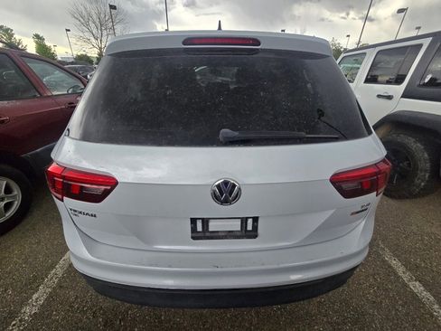 Used 2018 Volkswagen Tiguan SE AWD/4WD image 12