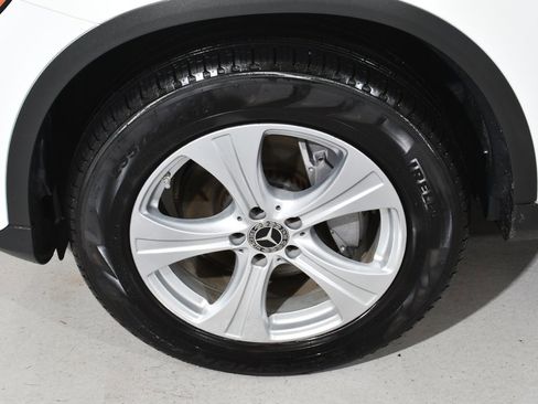 Used 2018 Mercedes-Benz GLC 300 4MATIC image 24
