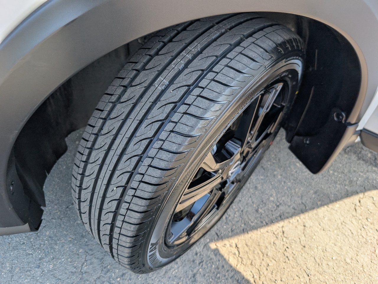 Used 2023 Nissan Kicks SR FWD image 21