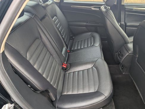 Used 2018 Ford Fusion SE w/ Equipment Group 602A image 13