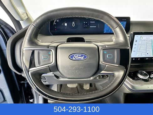 Used 2025 Ford Expedition Platinum AWD/4WD image 13