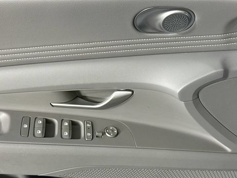 Certified 2025 Hyundai Elantra Sport FWD image 23