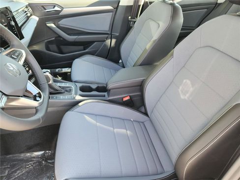 New 2025 Volkswagen Jetta SE image 10
