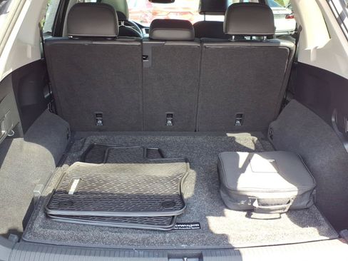 Used 2022 Volkswagen Tiguan SE AWD/4WD image 10
