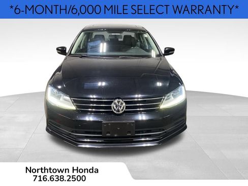 Used 2017 Volkswagen Jetta SE image 3