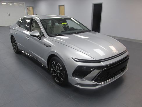 Used 2024 Hyundai Sonata SEL FWD image 3