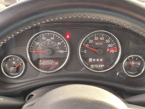 Used 2015 Jeep Wrangler Unlimited Rubicon image 38