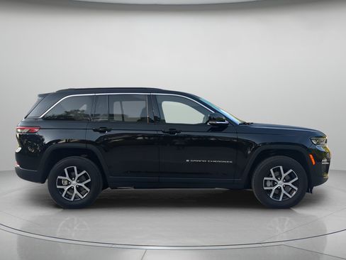 Used 2025 Jeep Grand Cherokee Limited AWD/4WD image 39