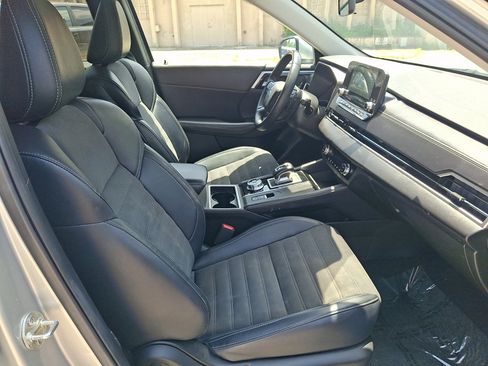 Used 2024 Mitsubishi Outlander SE AWD/4WD image 11